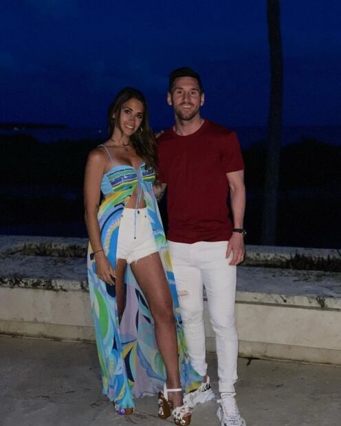 La esposa de Messi tiene la blusa de playa ideal 