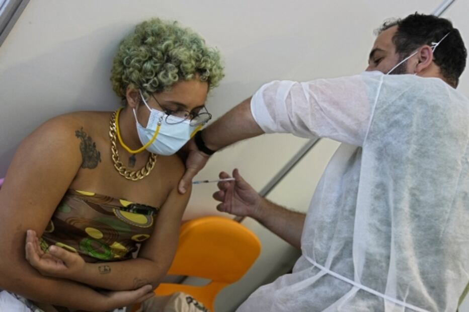 Vacunas antiCovid: los anticuerpos pueden decaer, pero la respuesta inmunitaria no lo hará