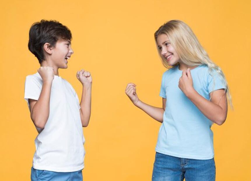 La importancia del equilibrio en los elogios durante la crianza. Fuente: Freepik.