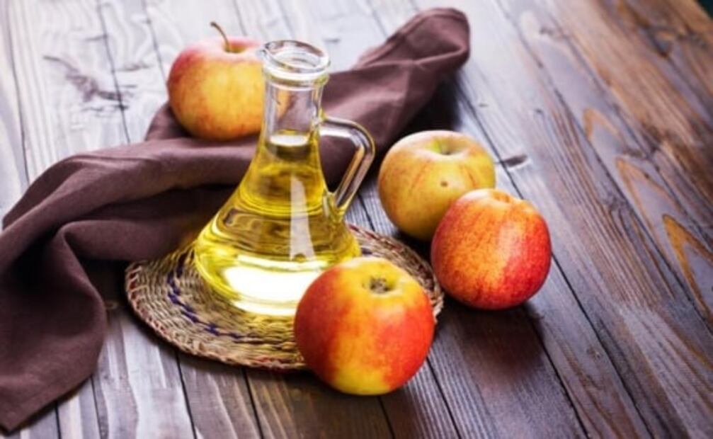 De esta manera puedes usar el vinagre de manzana para limpiar tu rostro 