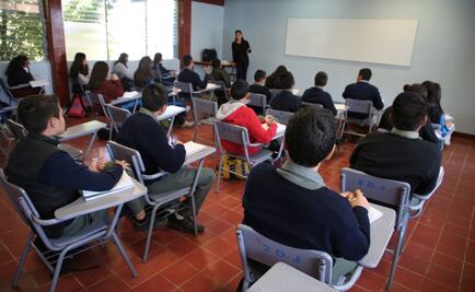 Regresan a clases alumnos y maestros en todo el país
