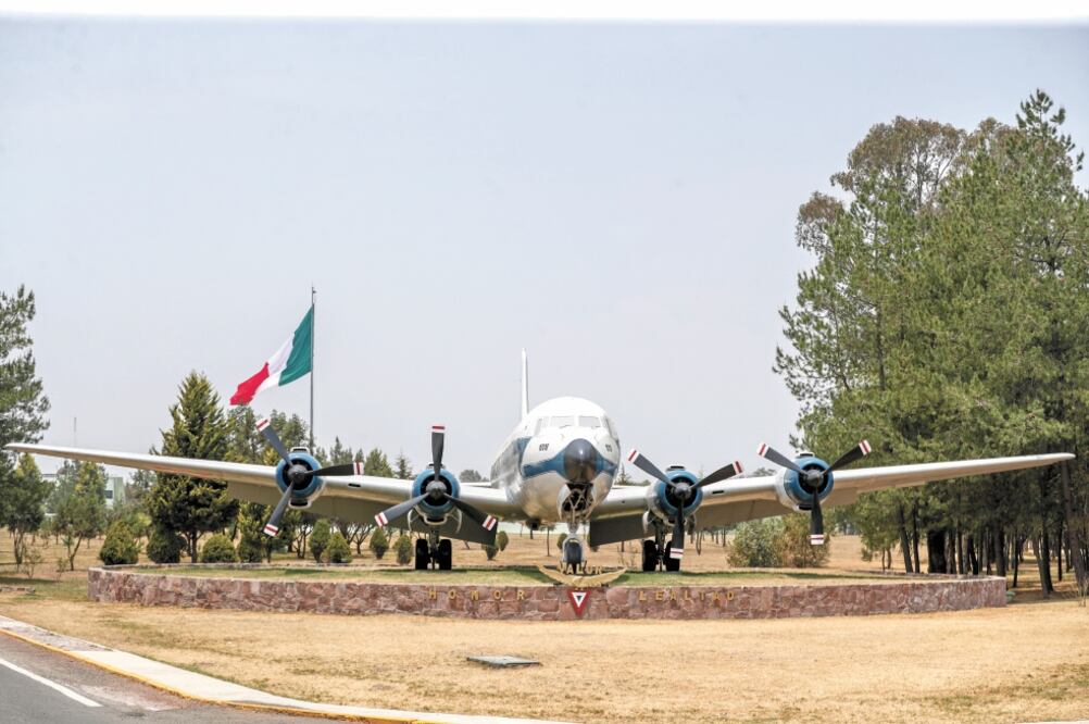 El tribunal cuestiona la falta de estudios en materia de seguridad, hecho que pondría en riesgo la salida y llegada de aviones al puerto aéreo. Foto: ARCHIVO EL UNIVERSAL