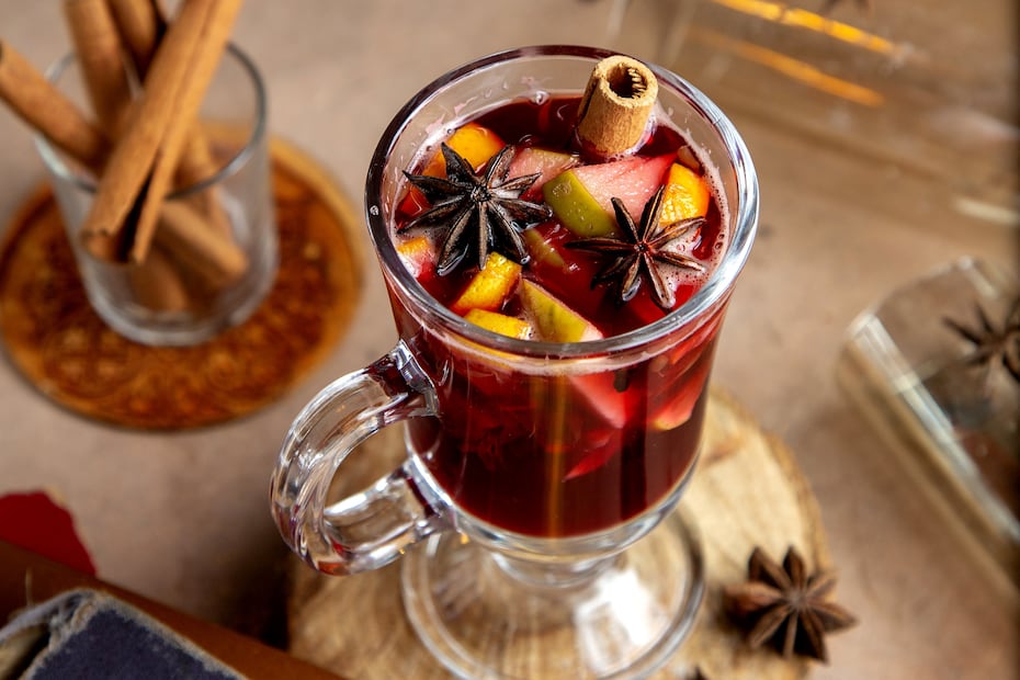 El ponche de frutas es una de las bebidas más populares del invierno. Foto: Freepik