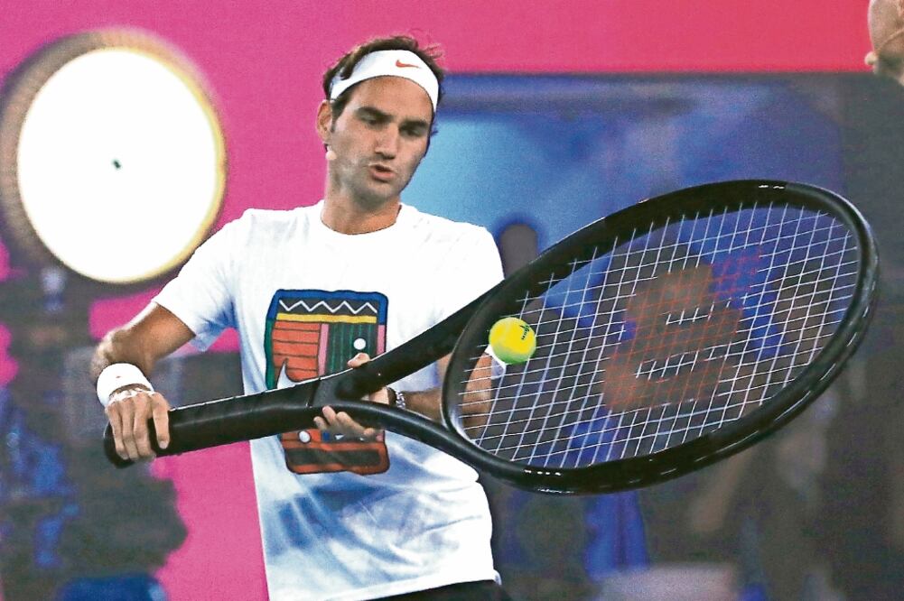 Federer, cuatro veces campeón en Melbourne, regresa a las canchas (EDGAR SU. REUTERS)