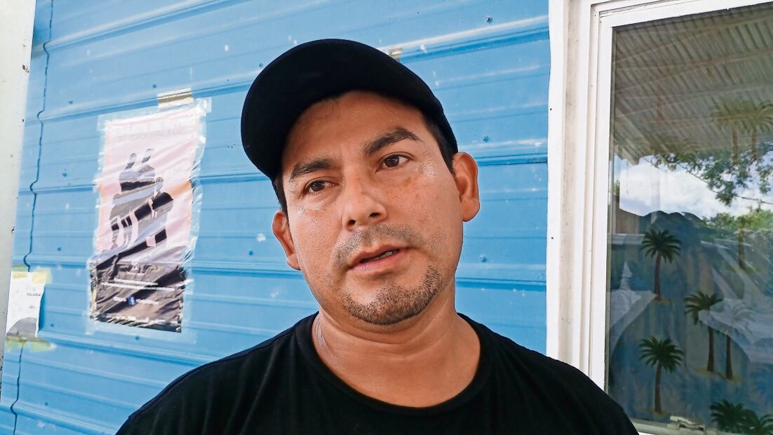 Marco Antonio, de El Salvador, llegó solo a México y no podrá festejar el Día del Padre con sus hijos, pero saber que ellos están a salvo es su regalo Foto: Sandra Tovar
