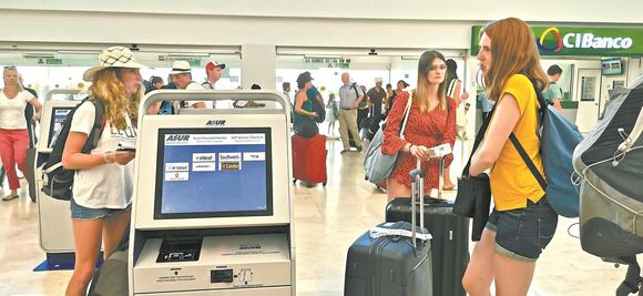 Escalan medidas gubernamentales para evitar contagio