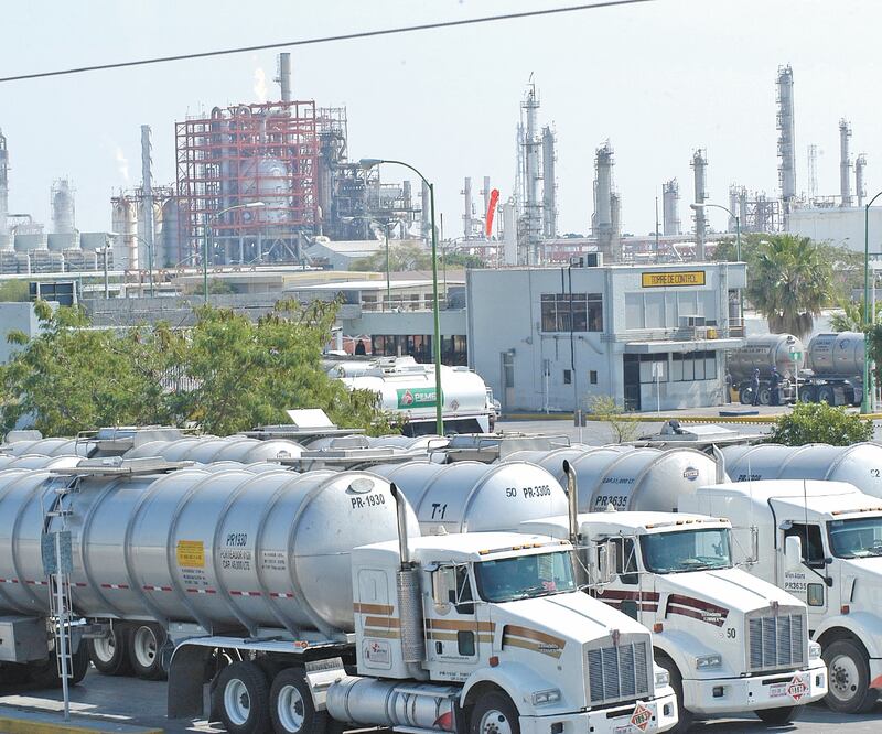 Al primer semestre, Pemex debía a contratistas 152 mil 292 millones de pesos. ARCHIVO EL UNIVERSAL