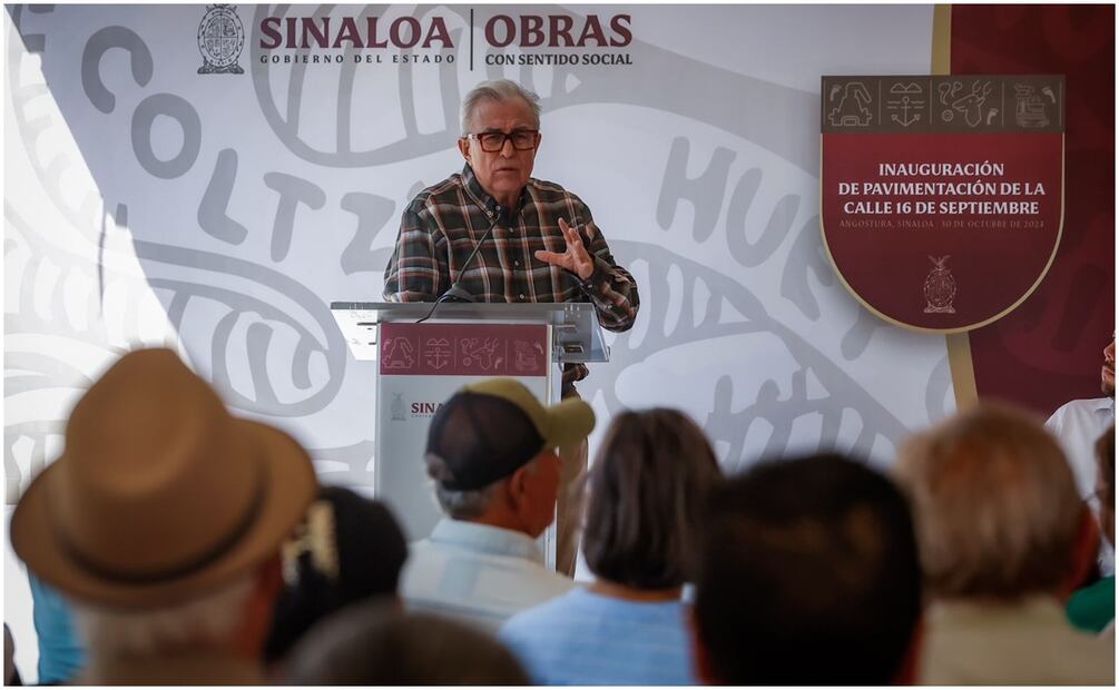 Rubén Rocha durante una gira de trabajo por el municipio de Angostura, Sinaloa. Foto: Oficial