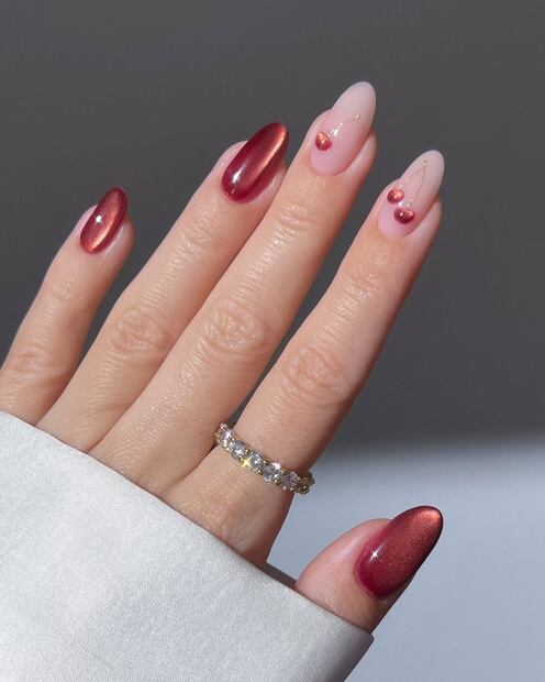 Las cerezas se pueden crear en acabados con brillo. Foto: Instagram @heygreatnails