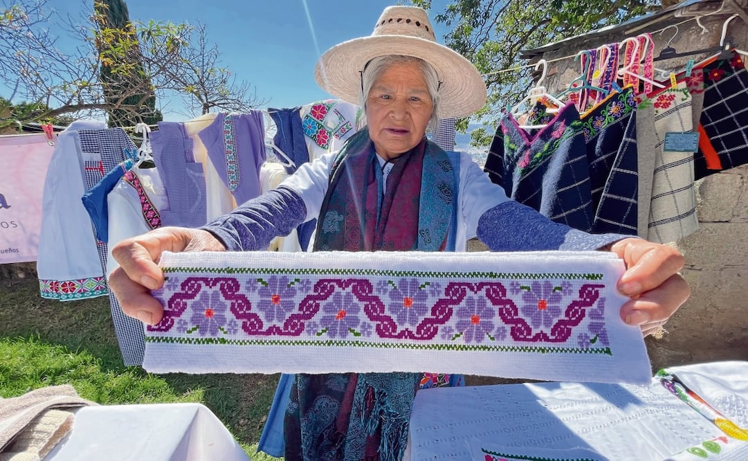 Un grupo de mujeres otomíes trabaja incansablemente para rescatar la tradición ancestral del tejido en telar de cintura. Foto: Michelle Sánchez | El Universal