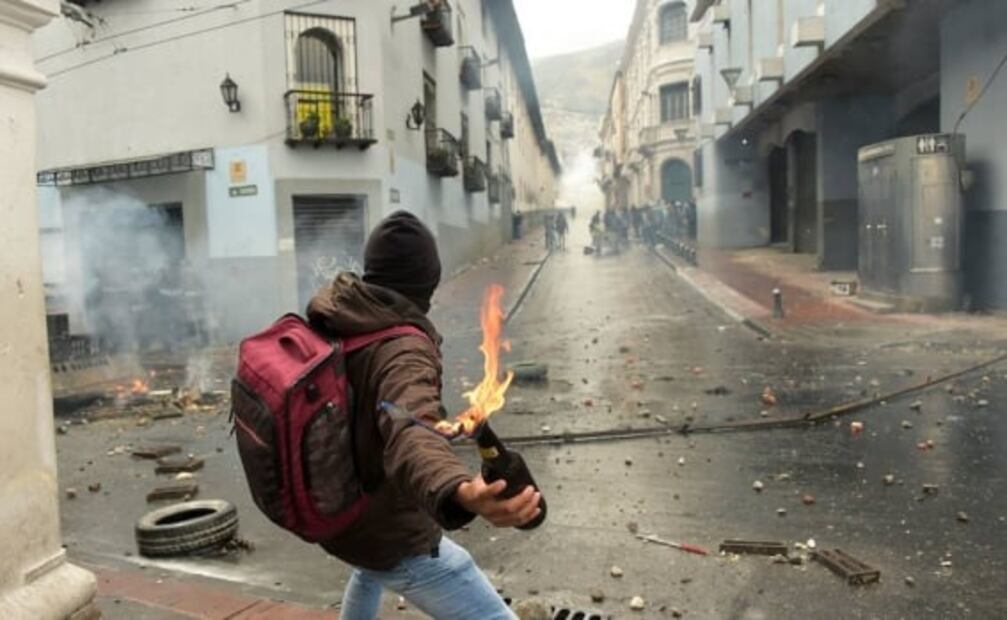 Ecuador decreta "estado de excepción" ante protestas por alza de combustibles