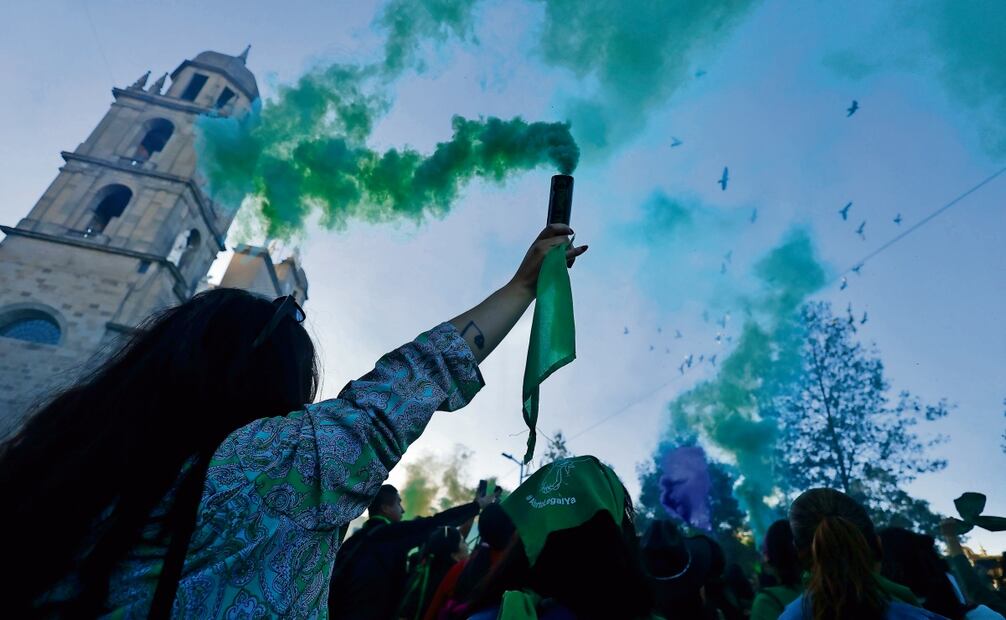 El Congreso del Estado de Nayarit aprobó, con 17 votos a favor y 12 en contra, una reforma histórica que despenaliza la interrupción del embarazo antes de las 12 semanas de gestación. Foto: Felipe Gutierrez / EFE