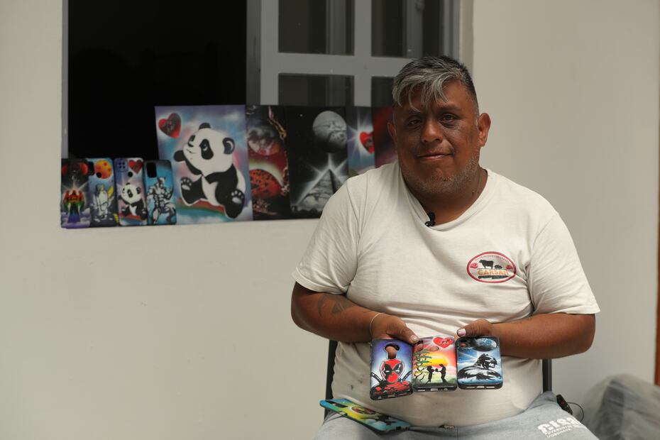 Luis Carlos Alcántara, esposo de Laura realiza dibujos con aerosol | Atenea Campuzano