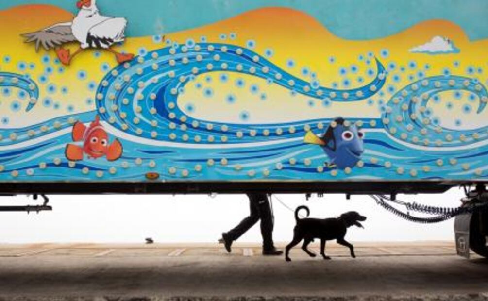 Encuentran a inmigrantes escondidos en juegos de feria en España