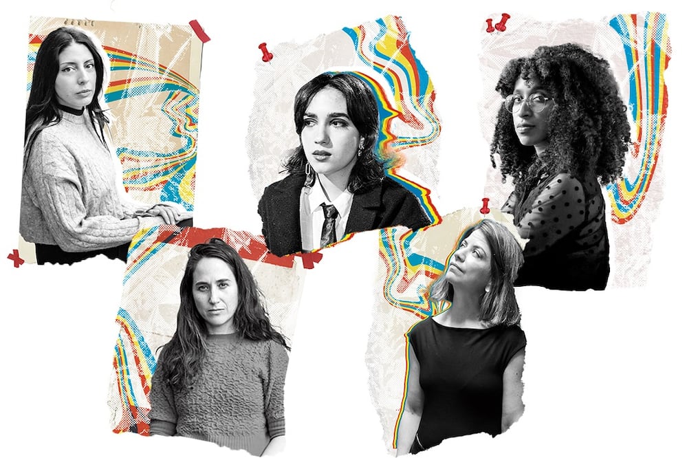 Ocho escritoras ecuatorianas esbozan una mirada sobre la literatura de su país. En la imagen: Mónica Ojeda, Gabriela Ponce, Roxana Landívar, Daniela Alcívar Bellolio, Yuliana Ortiz Ruano.