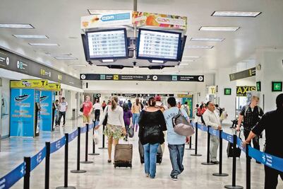 Crece tráfico de pasajeros aéreos pese a saturación