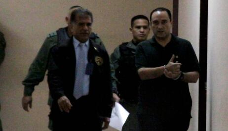 Las miradas de enojo de “Beto” Borge ante el juez de Panamá