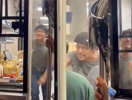 VIDEO: Empleado explota por presión laboral y lo apodan “Lord Ventana”; su reacción se vuelve viral en redes