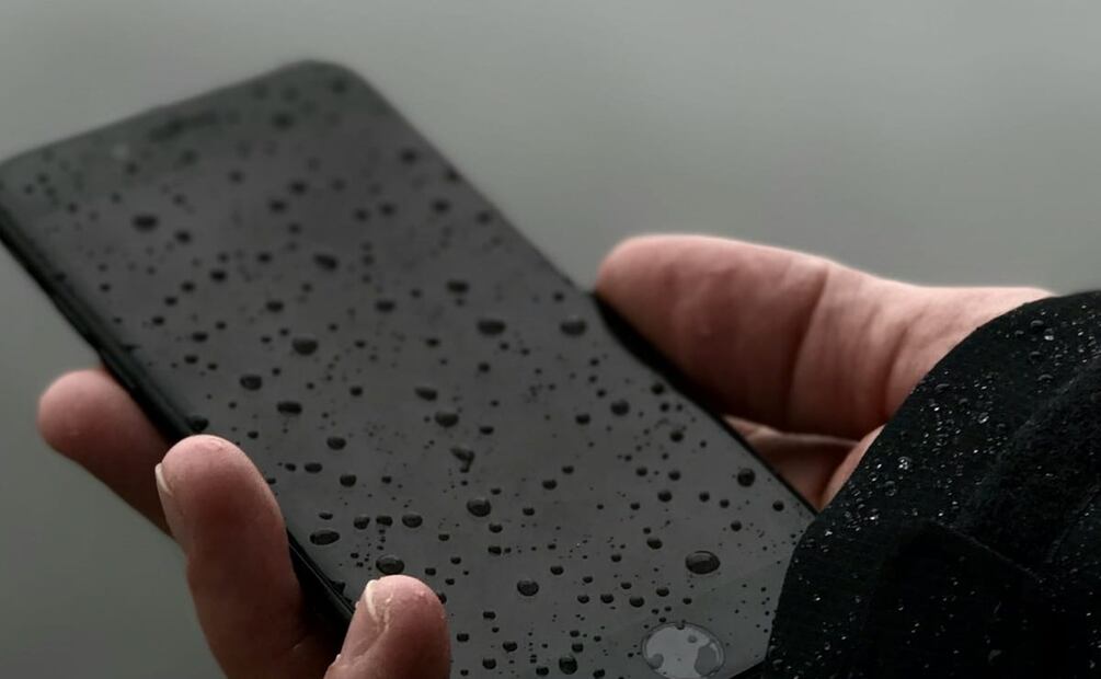 Conoce los celulares con la certificación IP, que garantizan su resistencia al agua. Foto: Unsplash