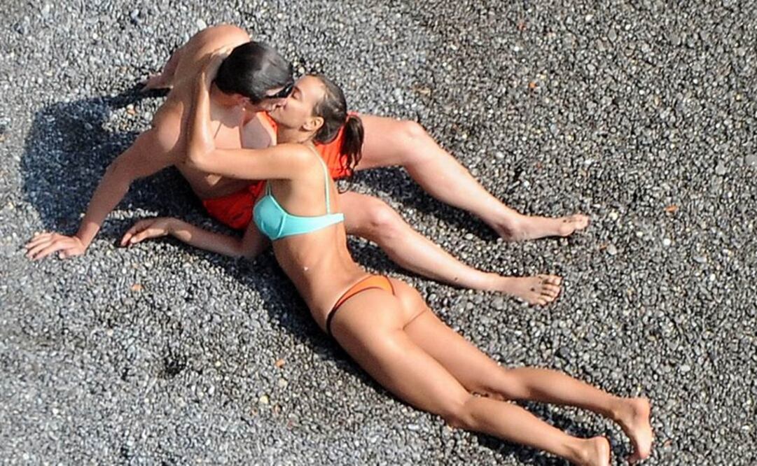 Irina no dejaba de besar a Bradley  Foto:Daily Mail
