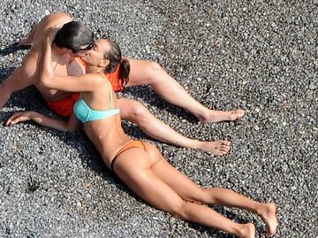Irina Shayk y Bradley Cooper, pasión en la playa