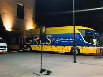 Vandalizan autobús de Tigres en Toluca