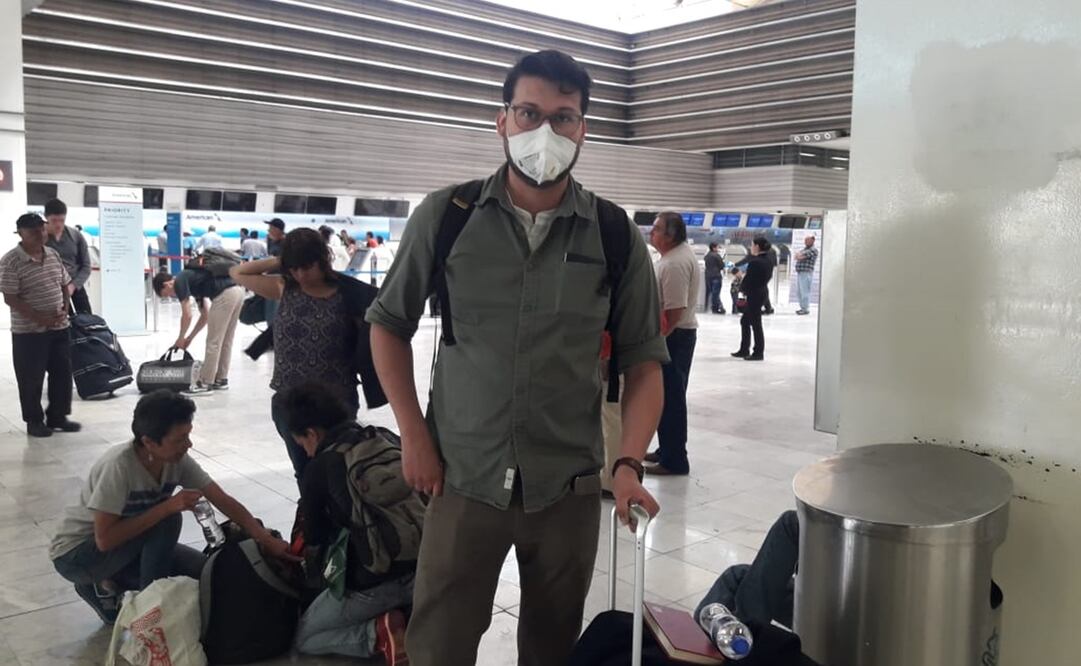 Pasajeros del AICM utilizan cubrebocas como medida preventiva personal, ya que ni personal del aeropuerto toma estas medidas para evitar contagios, señalan / Juan Carlos Cortés. EL UNIVERSAL