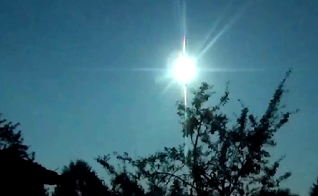 Una cámara de seguridad captó el momento en que un meteorito ingresó a la Tierra. Foto: Tomada del video