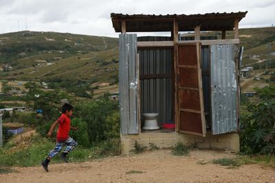 Al aire libre. Casi 3% de la gente no tiene baños
