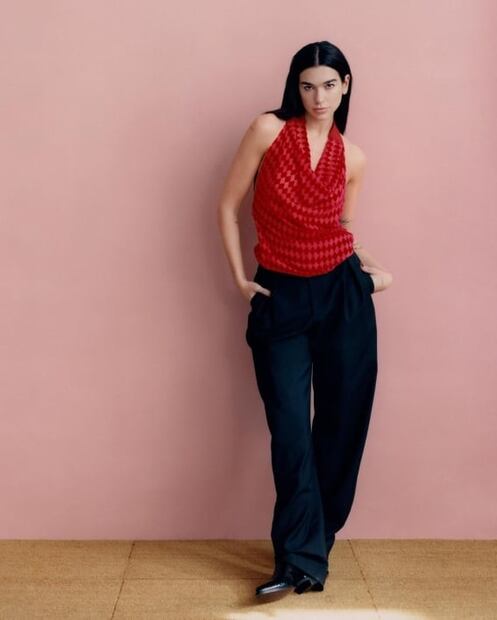 Dua Lipa posa para la portada de Vogue y deslumbra con sus looks