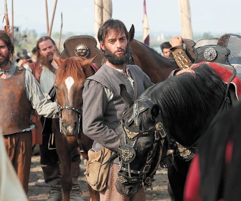El actor encarna al conquistador Bernal Díaz del Castillo. Foto/Azteca