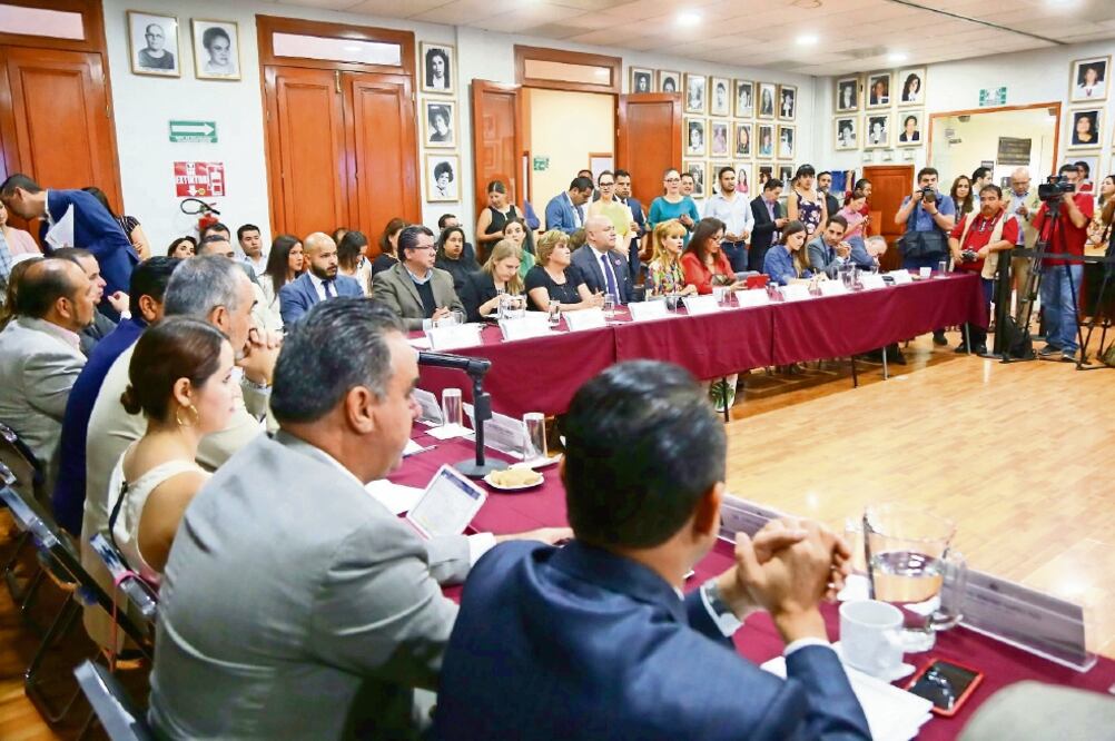 Durante un foro de diálogo convocado por legisladores locales para socializar el dictamen sobre desapariciones, colectivos como Por Amor a Ellxs y Familias Unidas por Nuestros Desaparecidos Jalisco se retiraron de la mesa. Foto: ESPECIAL
