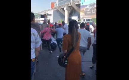 Taxistas se enfrentan a golpes en el AICM por denuncias de acoso 