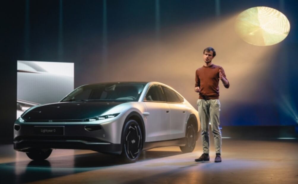 El auto eléctrico que se carga cada 7 meses