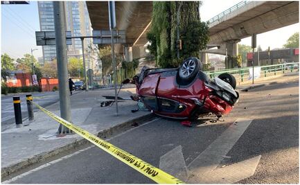 Camioneta pierde el control en Periférico; pasajeros salen proyectados y mueren en el lugar