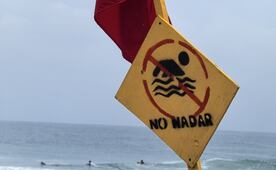 Cofepris identifica cinco playas con concentraciones altas de bacterias; no son aptas para vacacionar, advierte