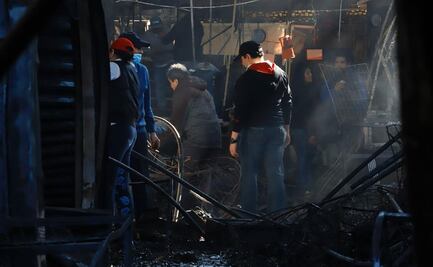 Locatarios de La Merced buscan lo que queda de su patrimonio entre escombros