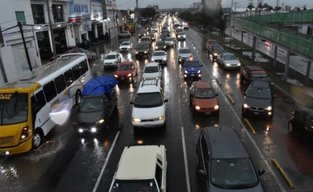 Lluvia causa inundaciones y caos vial en Hidalgo