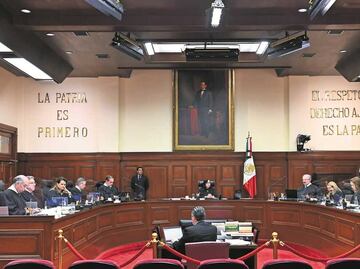 Estos son los “40 privilegios” de los ministros de la Suprema Corte que enlistó Ricardo Monreal
