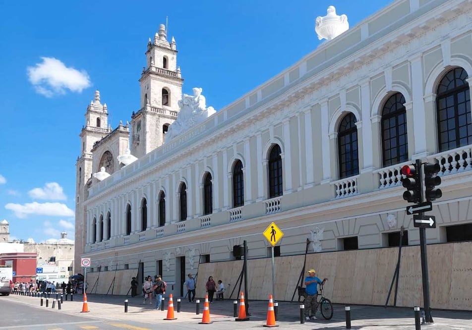 Rumbo al 8M: Protegen edificios históricos, comercios y casonas de Mérida por marcha feminista; Arquidiócesis busca resguardar Catedral. Foto: Especial