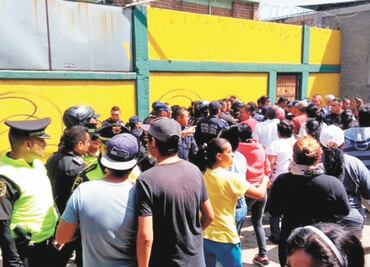Pobladores y policías se enfrentan en Tlapacoya