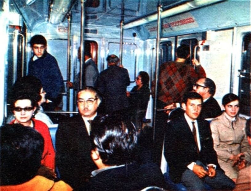 Sillones acojinados, puertas y bancas en los andenes, así era la Línea 1 del Metro