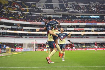 Afición abandona al América