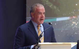 Raúl Rocha, dueño de Miss Universo, habría traficado huachicol y armas; Loret de Mola detalla red ligada al narco