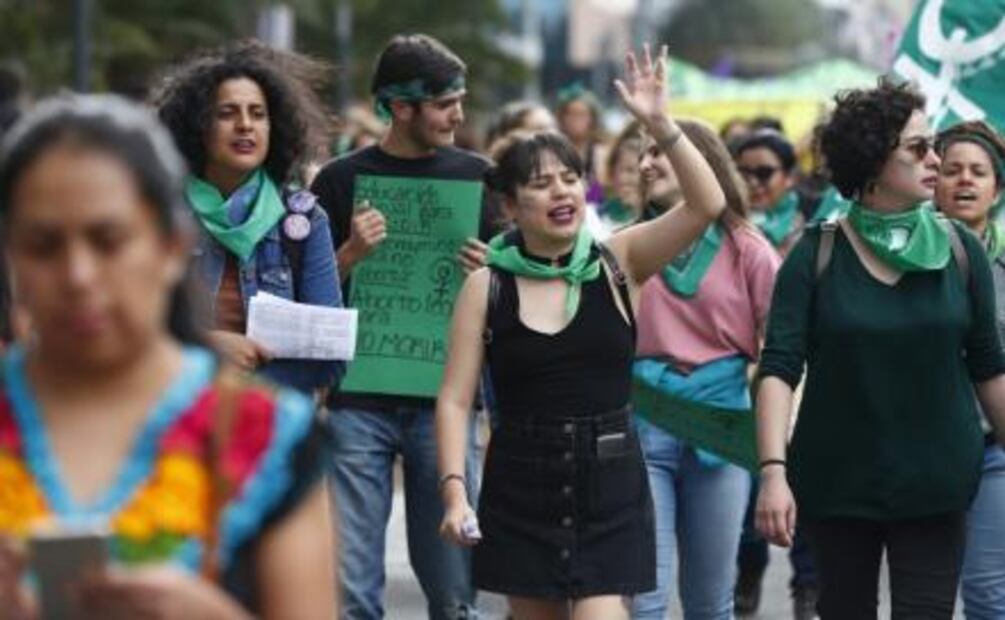 “Marea verde” a favor del aborto llega al Hemiciclo a Juárez 