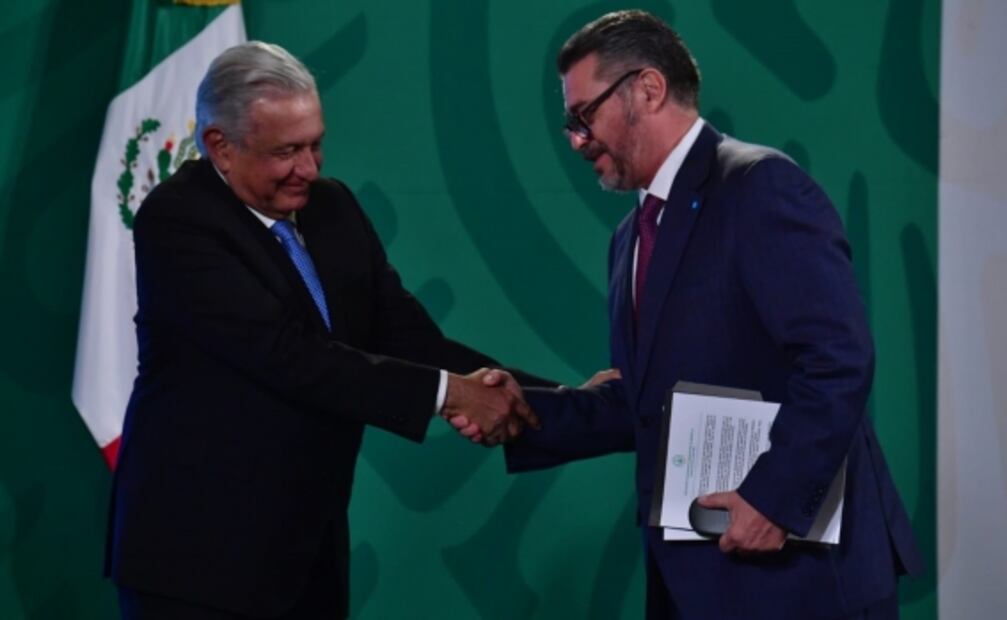 Lo que le dijeron ingenieros y arquitectos a AMLO sobre corrupción, transparencia, recortes y quema de gas