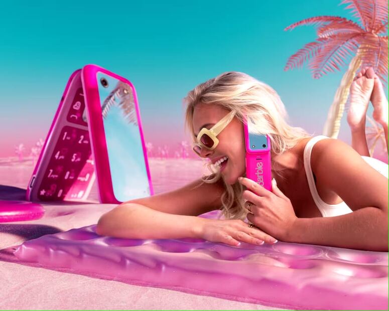 El nuevo celular de Barbie busca causar nostalgia. Foto: HMD