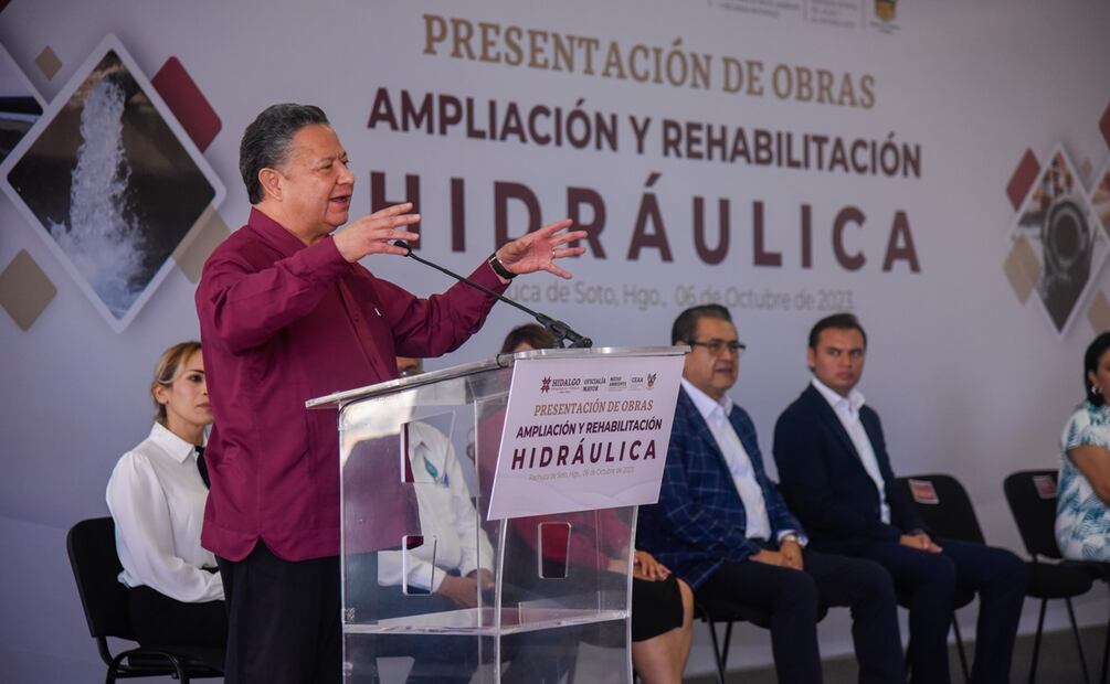 El mandatario Menchaca Salazar explicó que además de atender el problema del agua, las comunidades deben tener acceso a otras obras. Foto: Especial