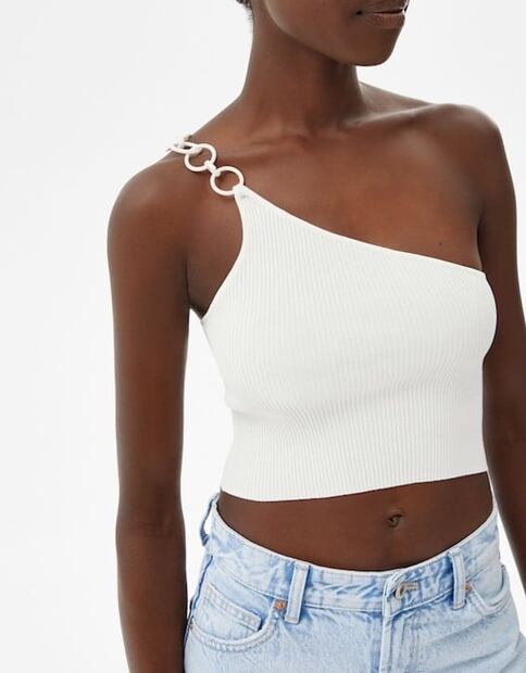Blusas sin mangas ideales para llevar esta temporada 