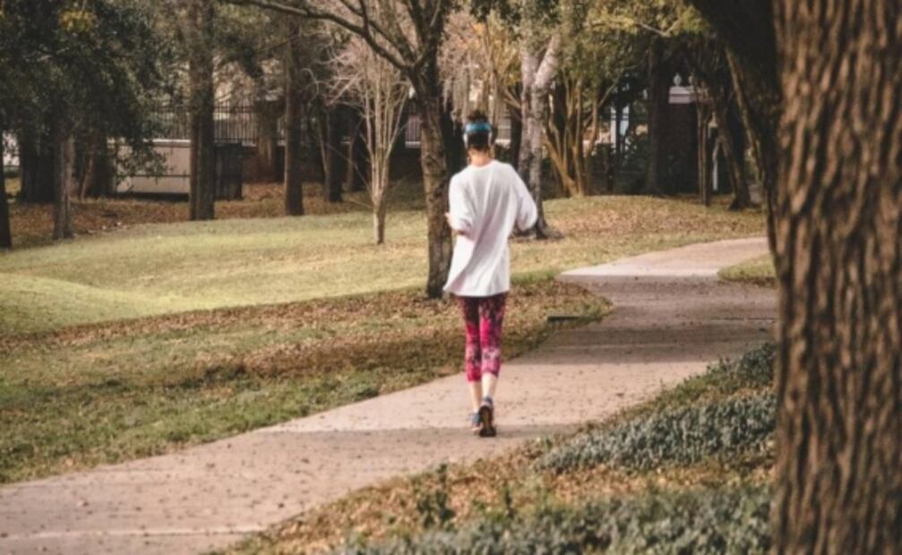 Esta es la mejor manera de bajar de peso caminando